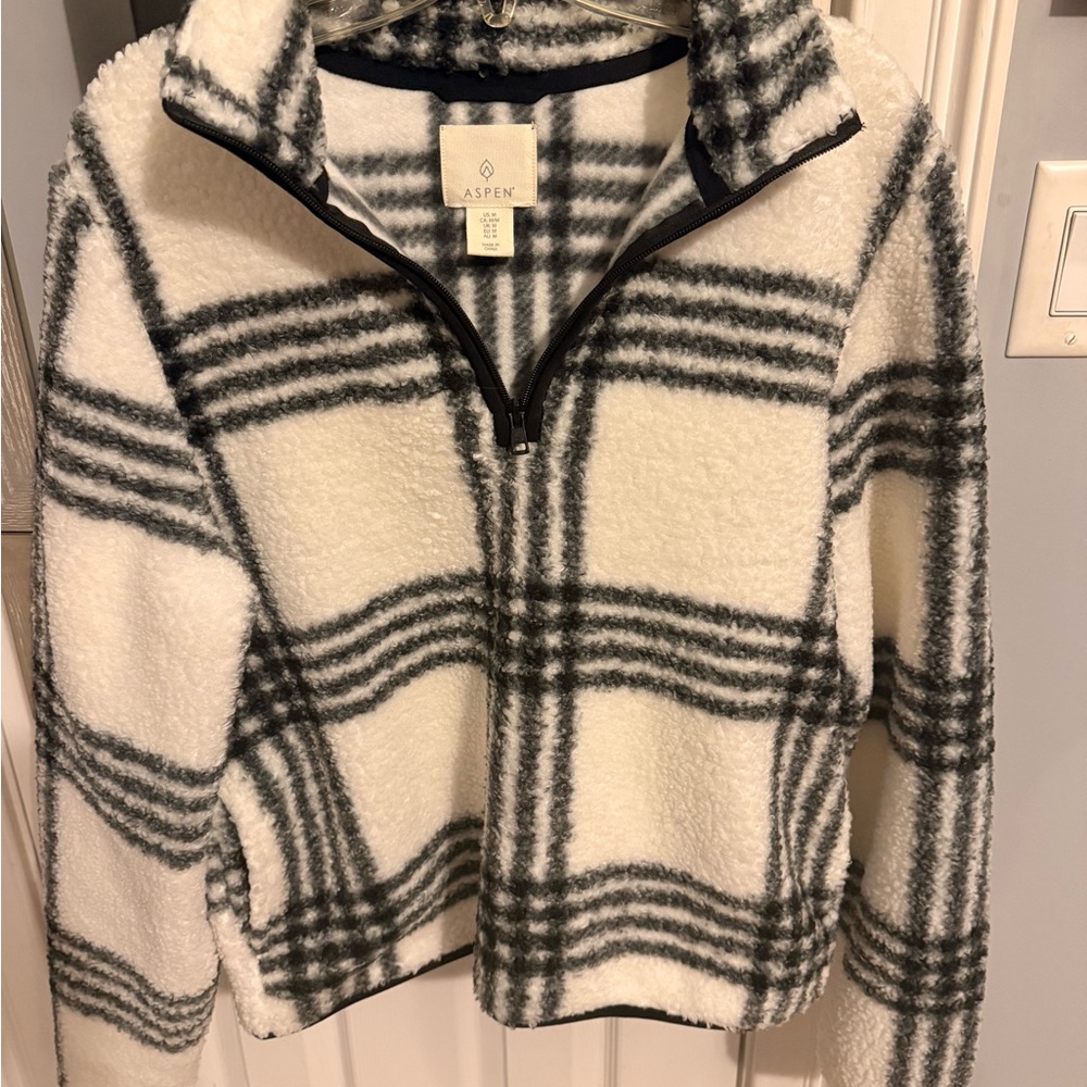 NWOT Aspen Sherpa Plaid Quarter-Zip Pullover – Size M